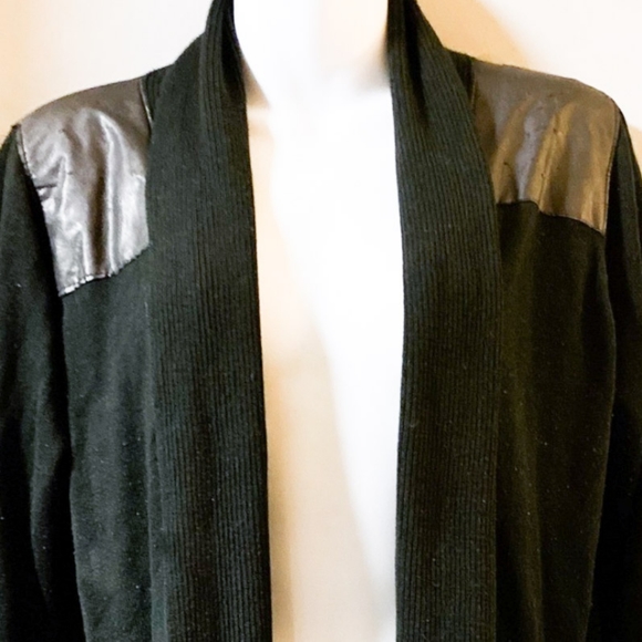 Avenue Faux Leather Shoulder Black Knit Cardigan Size 18/20 - Picture 4 of 6